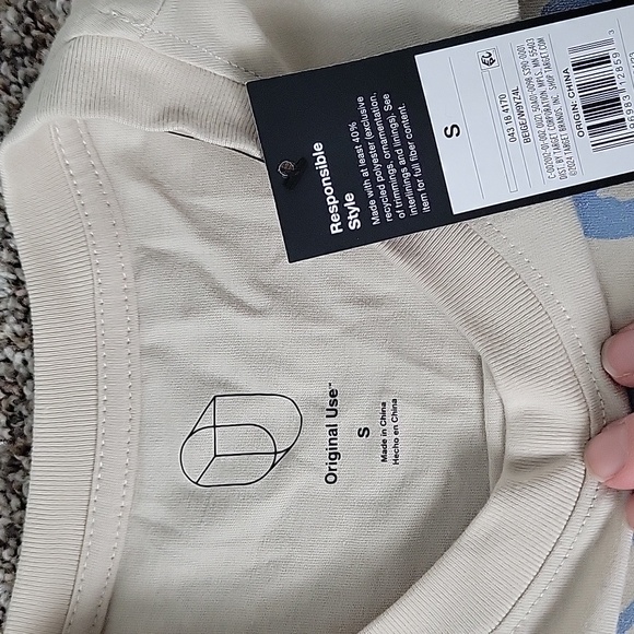 NWT regular fit crewneck long sleeve tshirt original Use - Picture 3 of 4